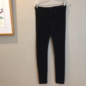 Black size XS pants. Zip & snap closure. {1001}